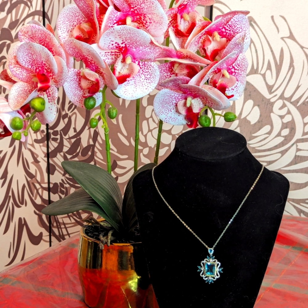 18 inch nwt silver necklace with aquamarine clear CZ pendant